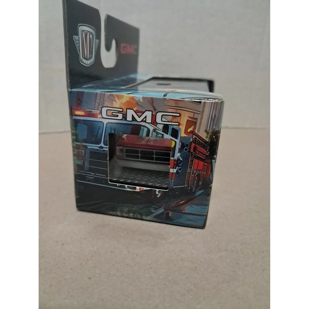 M2 Machines 1976 GMC Sierra Grande 15 1:64 Red Fire & Rescue Diecast Unopened